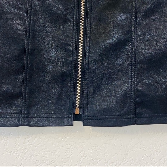 Amor‎ Mio 90’s Inspired Faux Leather Mini Skirt - Picture 5 of 7